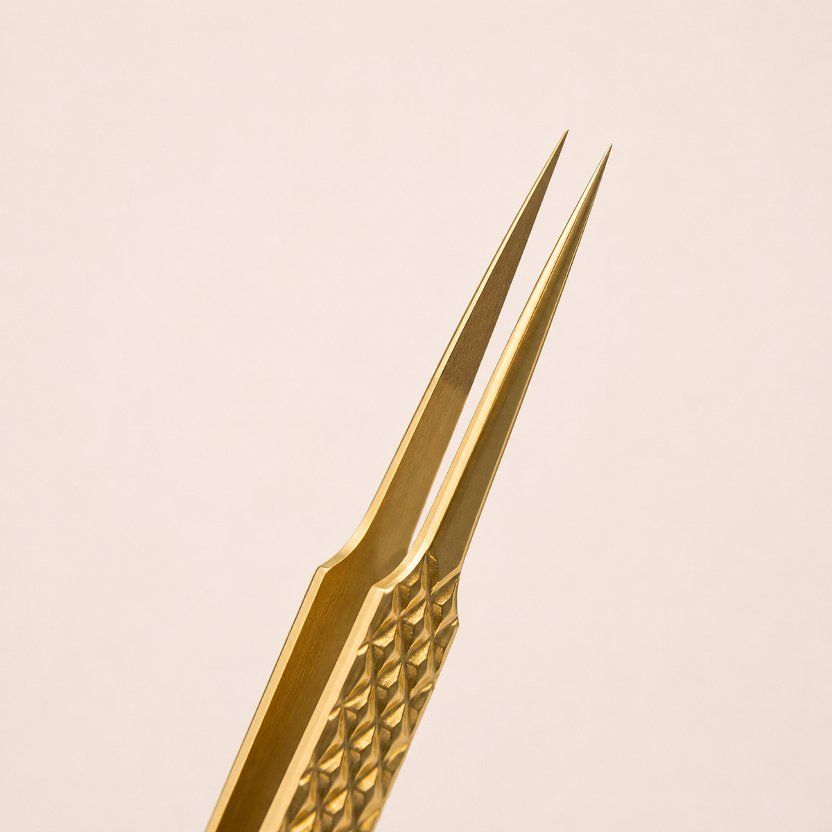 Pince à Griffe GOLD Extension Cils — 5 Formes (M, N, U, W, Y) Le Monde de l'Esthétique