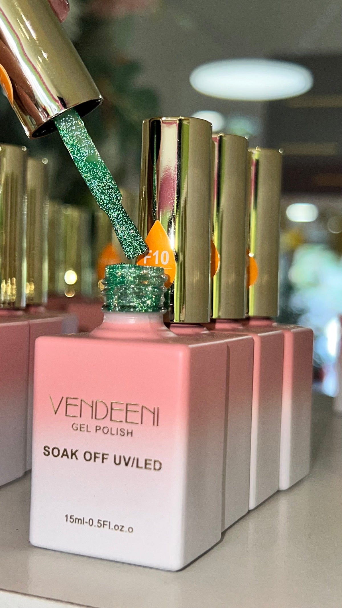 VENDEENI F10 BOX DE 15 COULEUR VENDEENI F10 ROYALPEDINIALS DISTRIBUTION