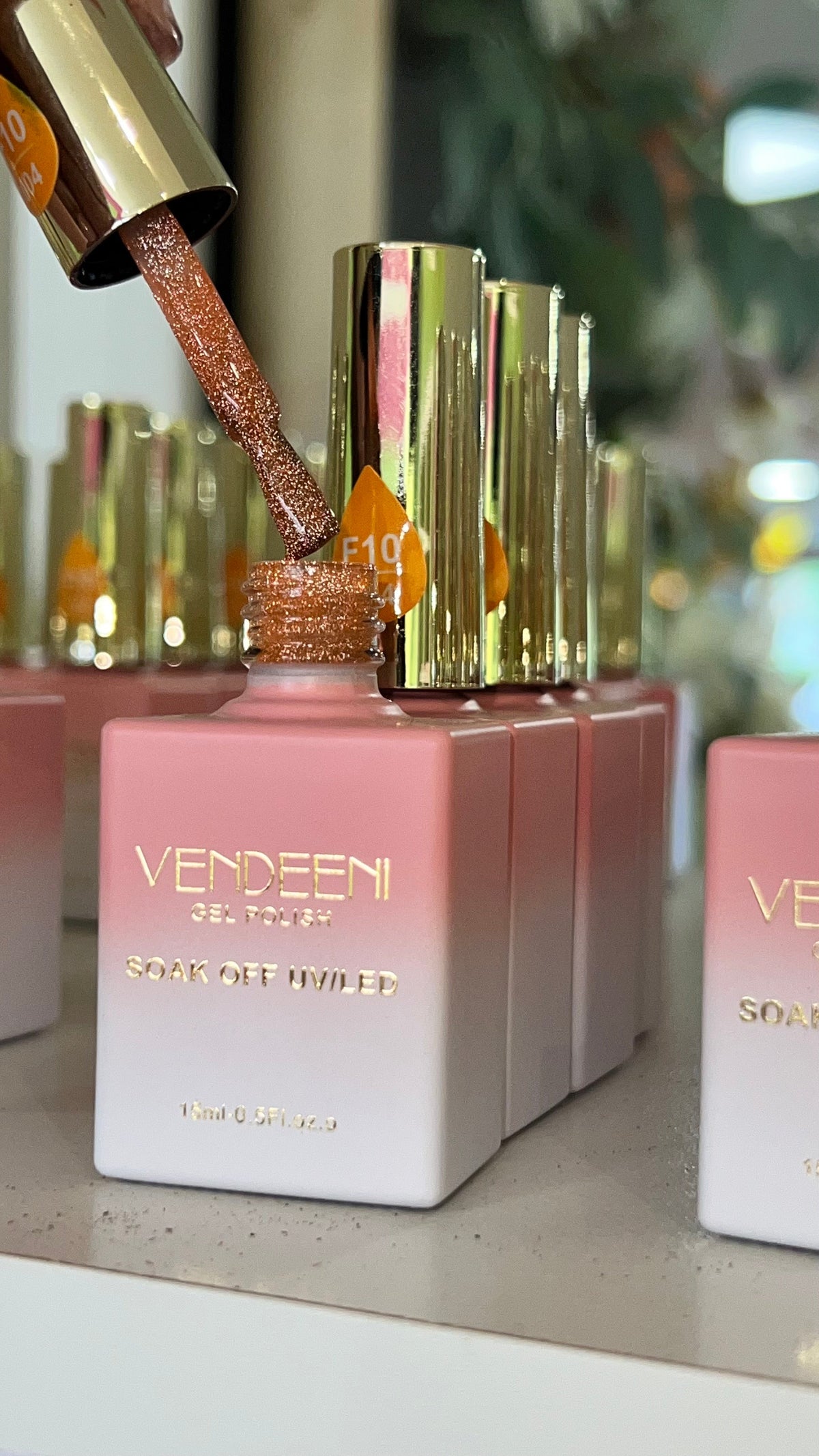 VENDEENI F10 BOX DE 15 COULEUR VENDEENI F10 ROYALPEDINIALS DISTRIBUTION