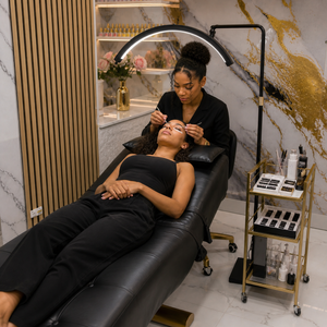 Espace Coworking en Location pour Extensions de Cils et Blanchiment Dentaire - Avec Strass