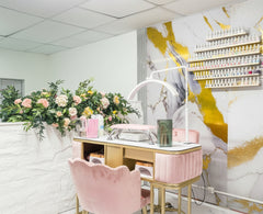 Espace Coworking Chic : Table de Manucure Rose Claire