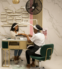 Espace Coworking Chic : Table de Manucure Vert émeraude