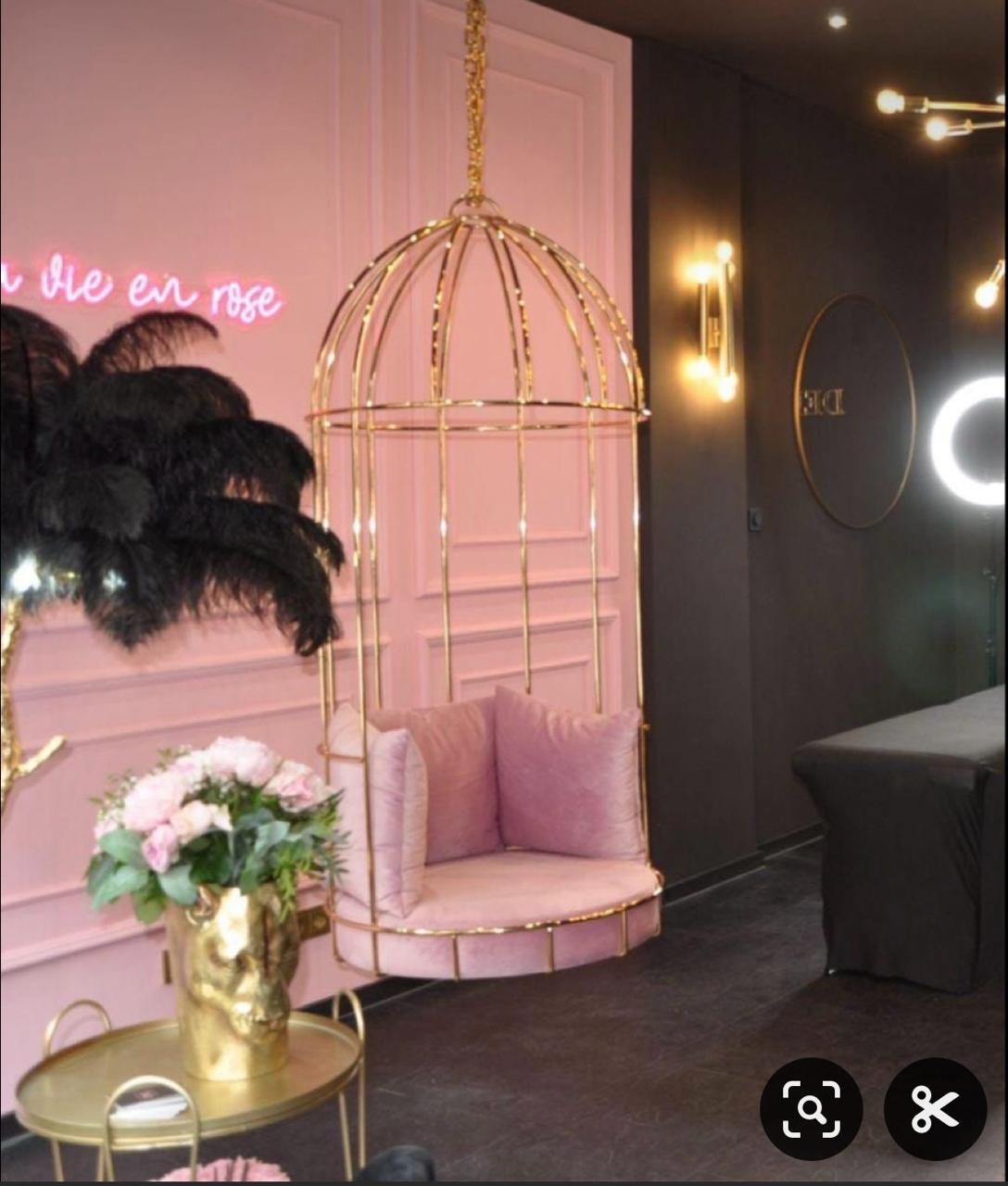 CHAISE EN FORME DE CAGE DISGN