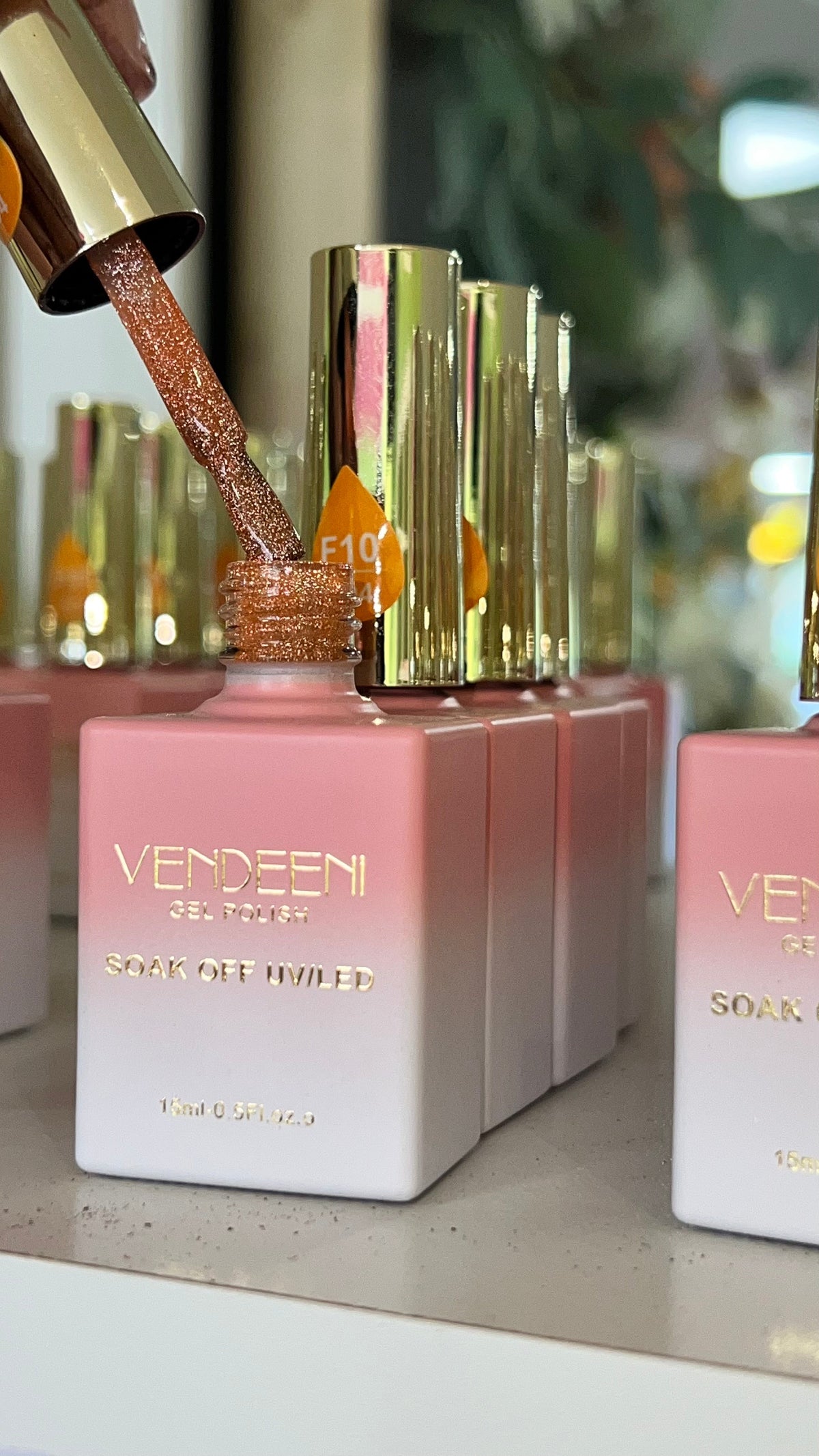 VENDEENI F10  BOX DE 15 COULEUR VENDEENI F10 ROYALPEDINIALS DISTRIBUTION